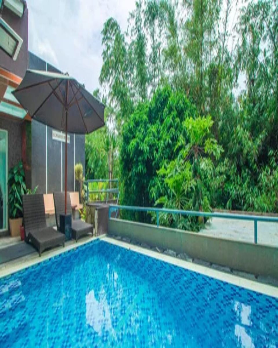 6 indoor pools