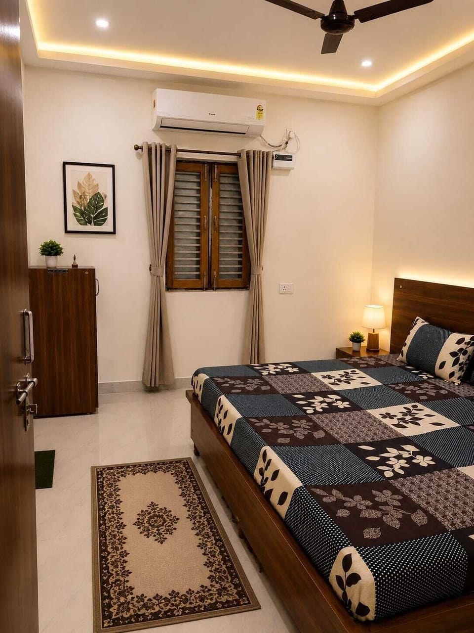 Classic Double Room | Desk