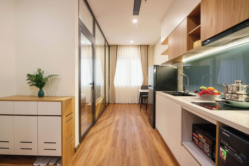 Superior Studio | Private kitchen | Fridge, microwave, cookware/dishes/utensils