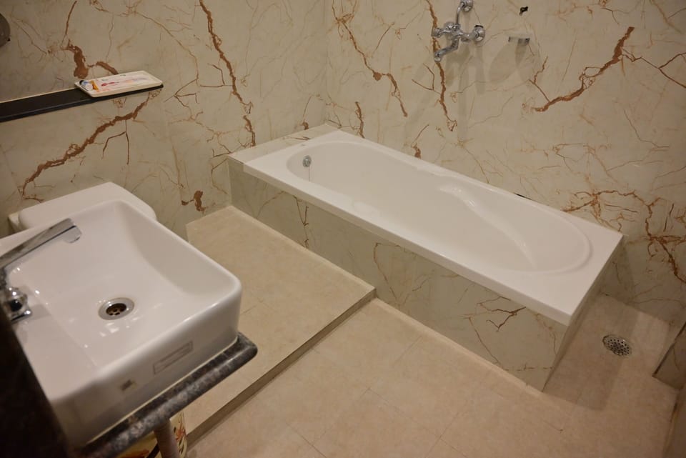 Shower, free toiletries, towels