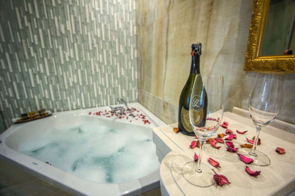 Executive Suite, Bathtub, Executive Level | Jetted tub