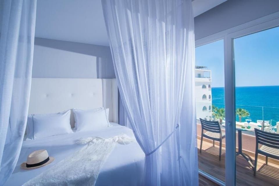 Junior Suite | Desk, soundproofing, iron/ironing board, free WiFi