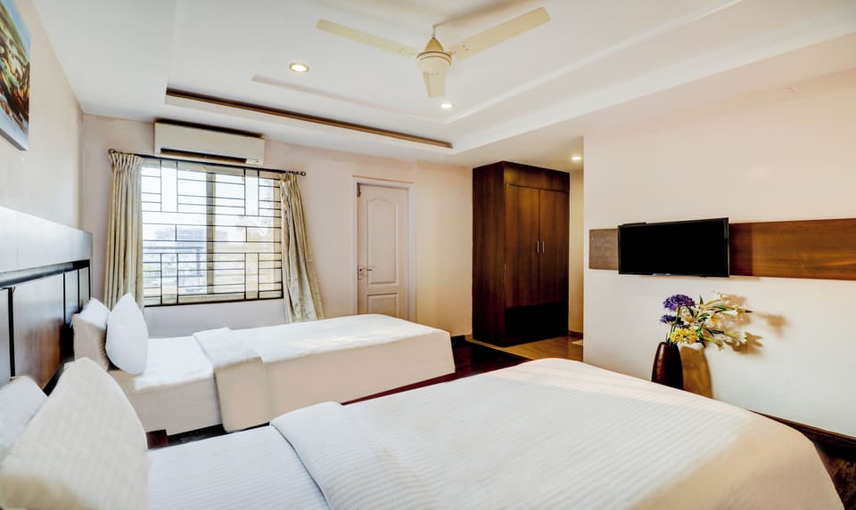 Basic Room, Balcony, Garden View | Iron/ironing board, WiFi (free)
