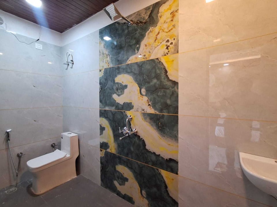 Family Room | Bathroom | Shower, towels, soap, toilet paper