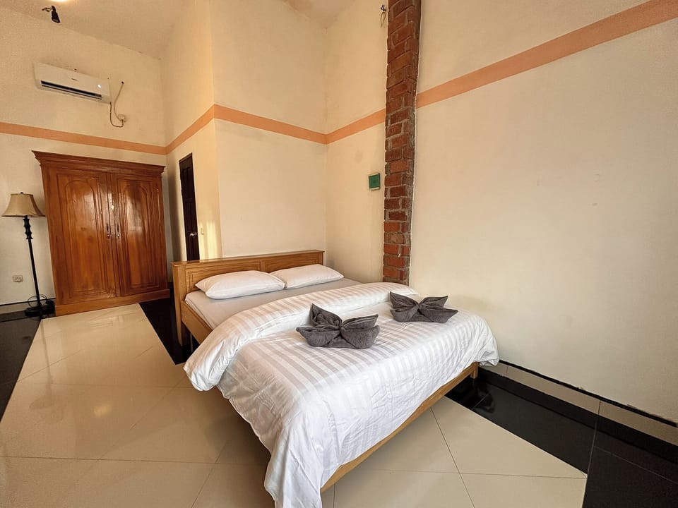 Superior Double Room, Sea View | Desk, laptop workspace, blackout drapes, iron/ironing board (on request)