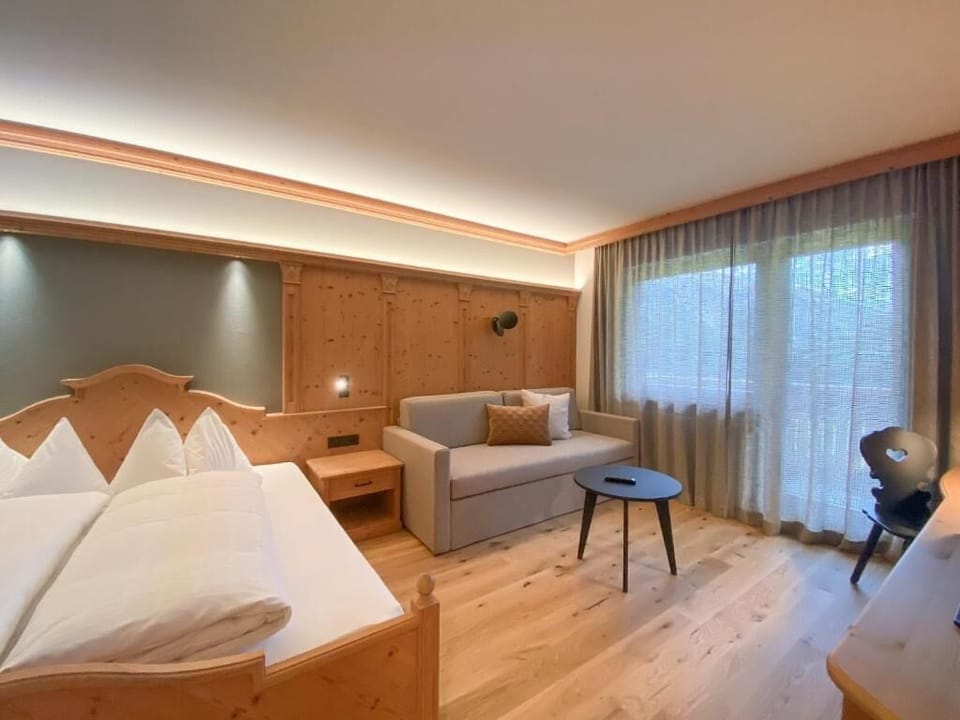 Double Room, Balcony, Mountain View | Living area | TV
