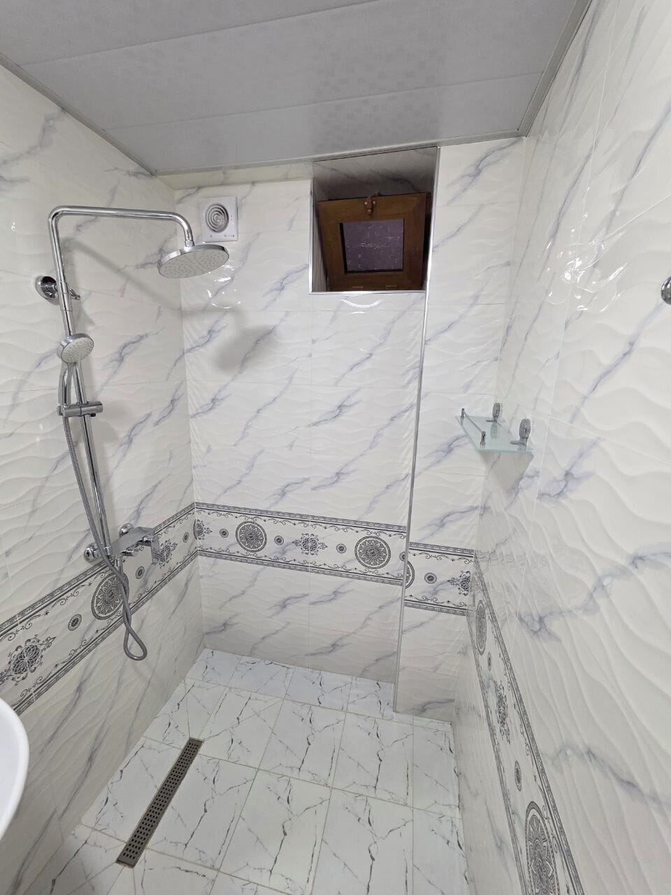 Comfort Quadruple Room | Bathroom | Shower, hair dryer, towels, soap
