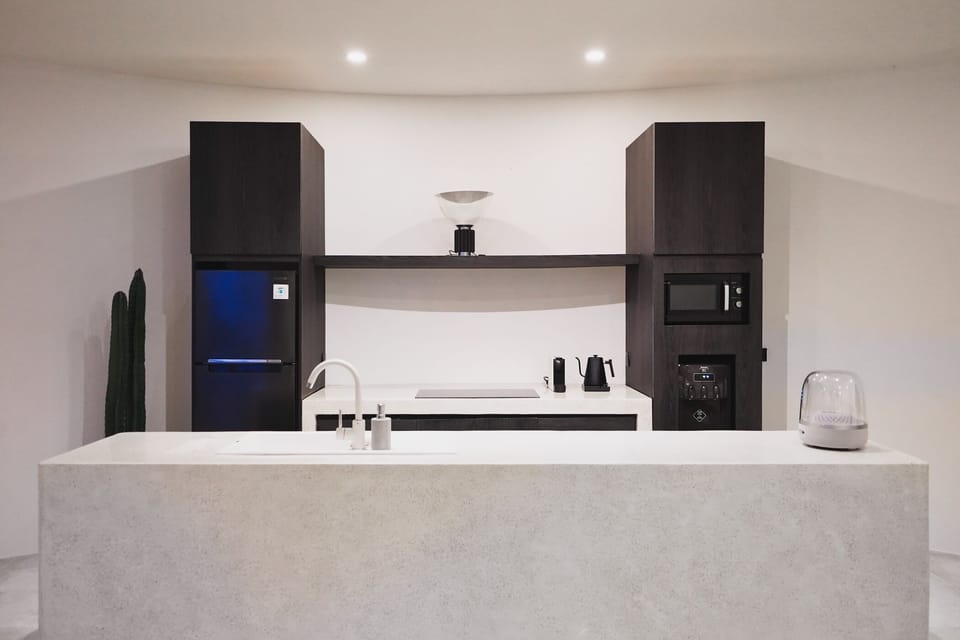 Deluxe Studio Suite, Partial Ocean View | Private kitchen | Full-size fridge, microwave, stovetop, cookware/dishes/utensils
