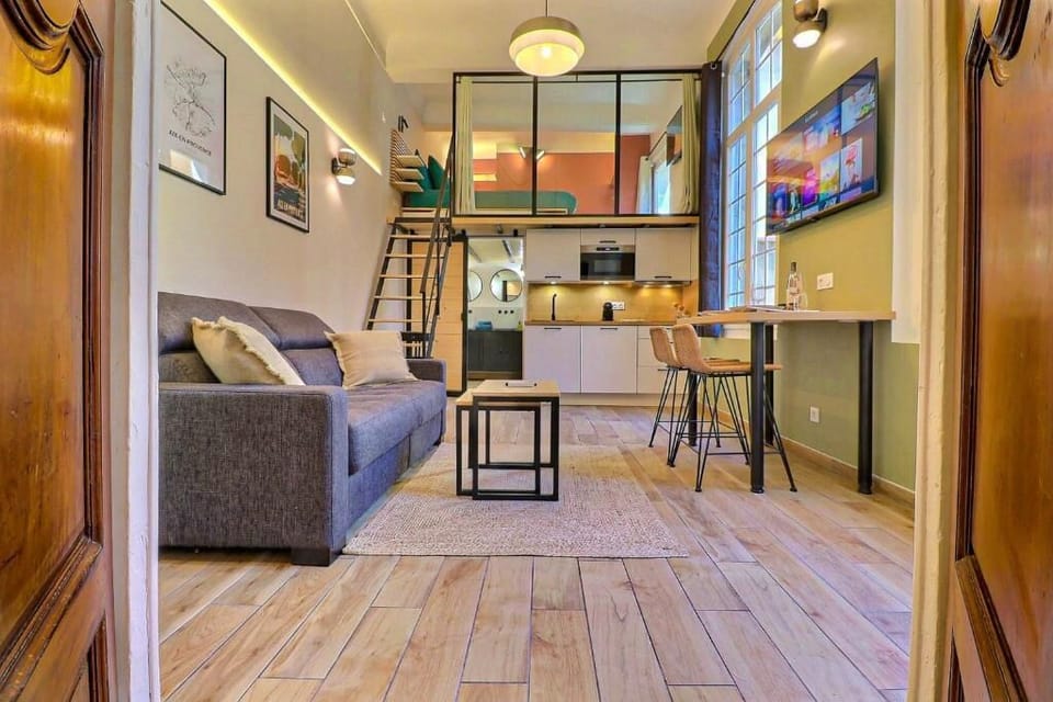 Apartment, City View | Living area
