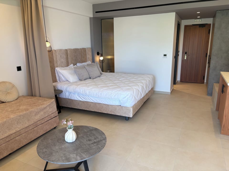 Superior Suite, Balcony | In-room safe, laptop workspace, blackout drapes, WiFi (free)