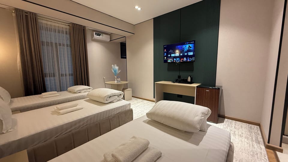 Standard Twin Room, Balcony, City View | Desk, WiFi (free)