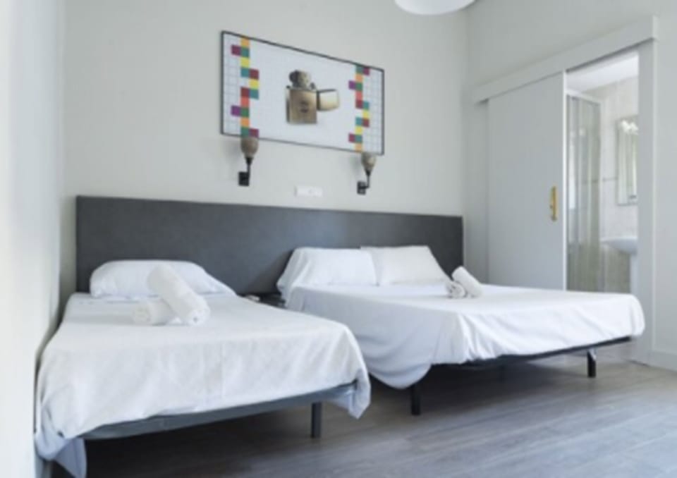 Double Room, Private Bathroom | Blackout drapes, free WiFi