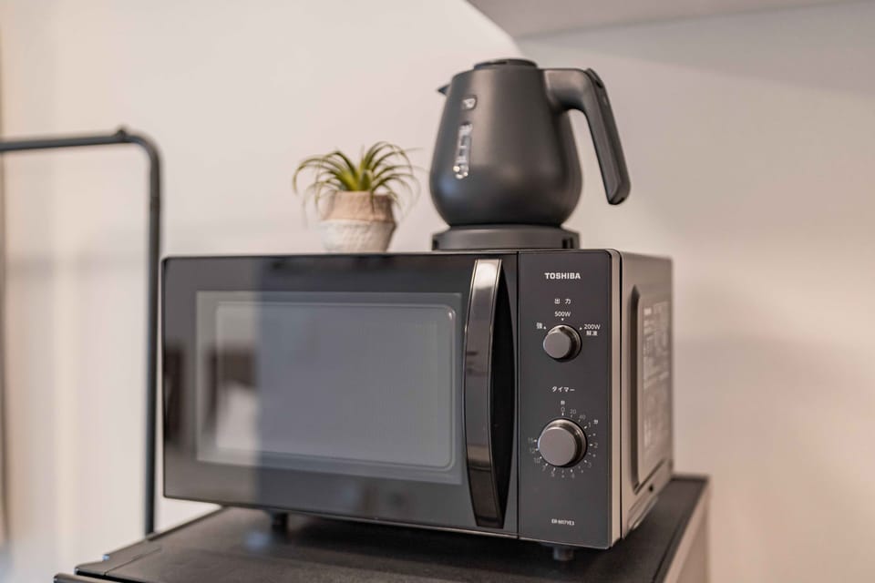 Classic Twin Room, Balcony | Microwave
