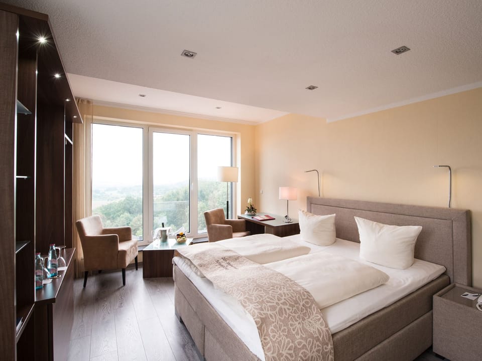 Standard Double Room | In-room safe, desk, iron/ironing board, free WiFi