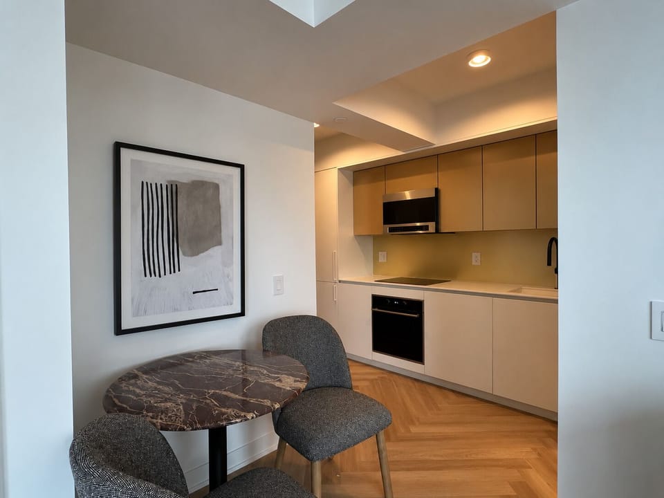 Superior Studio, 1 Queen Bed | Premium bedding, memory foam beds, iron/ironing board, WiFi (free)
