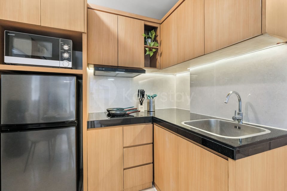 Apartment, 3 Bedrooms, City View | Private kitchen | Full-size fridge, microwave, stovetop, cookware/dishes/utensils