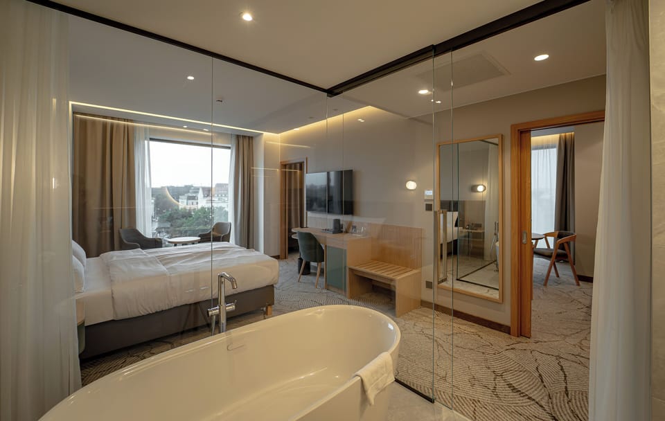 Executive Apartment, City View | Bathroom | Hair dryer, towels, soap, shampoo