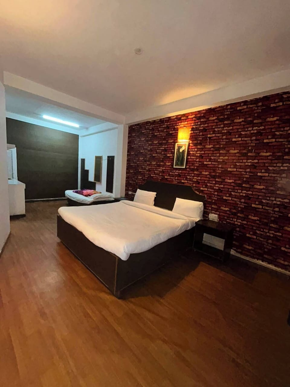 Premium Double Room, Balcony, River View | WiFi (free)