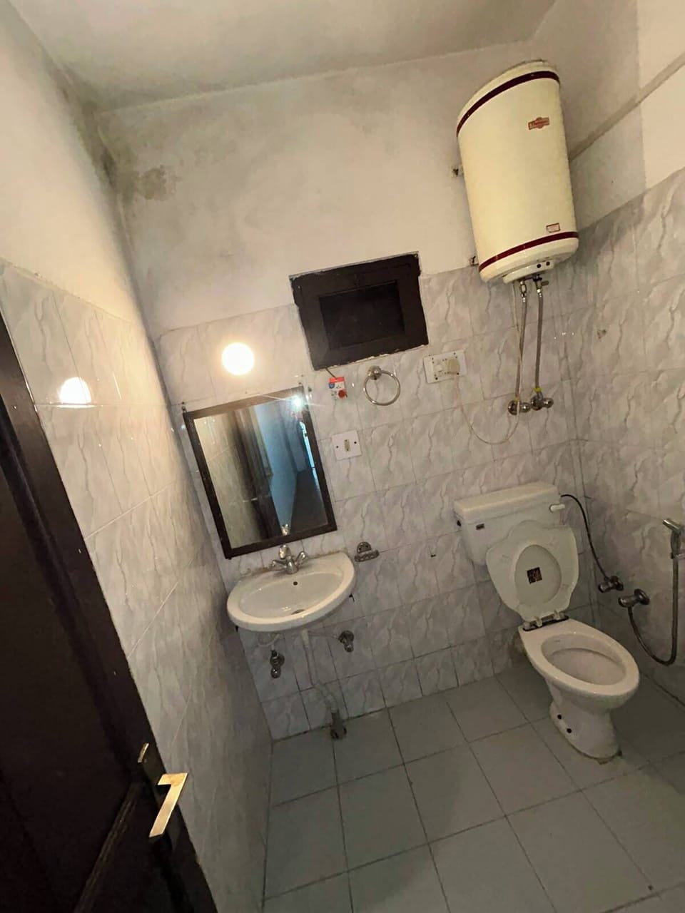 Premium Double Room, Balcony, River View | Bathroom | Towels