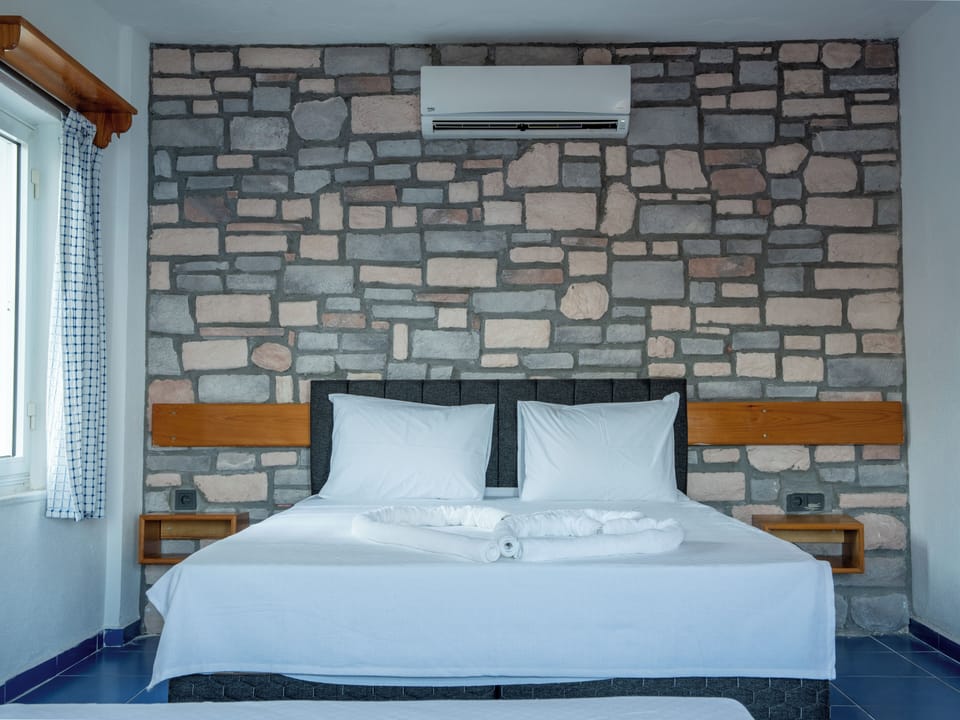 Economy Double or Twin Room, Courtyard View | Premium bedding, WiFi (free), individually furnished, bed sheets