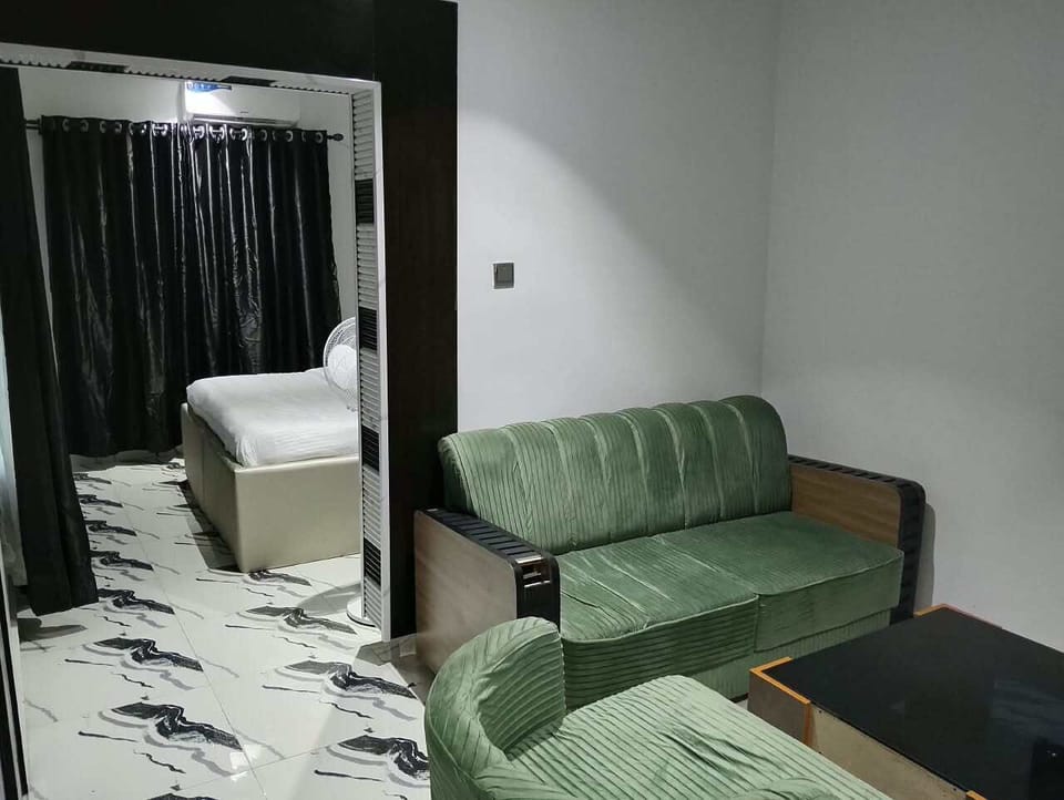 Suite | Living area | Netflix, Hulu, streaming services
