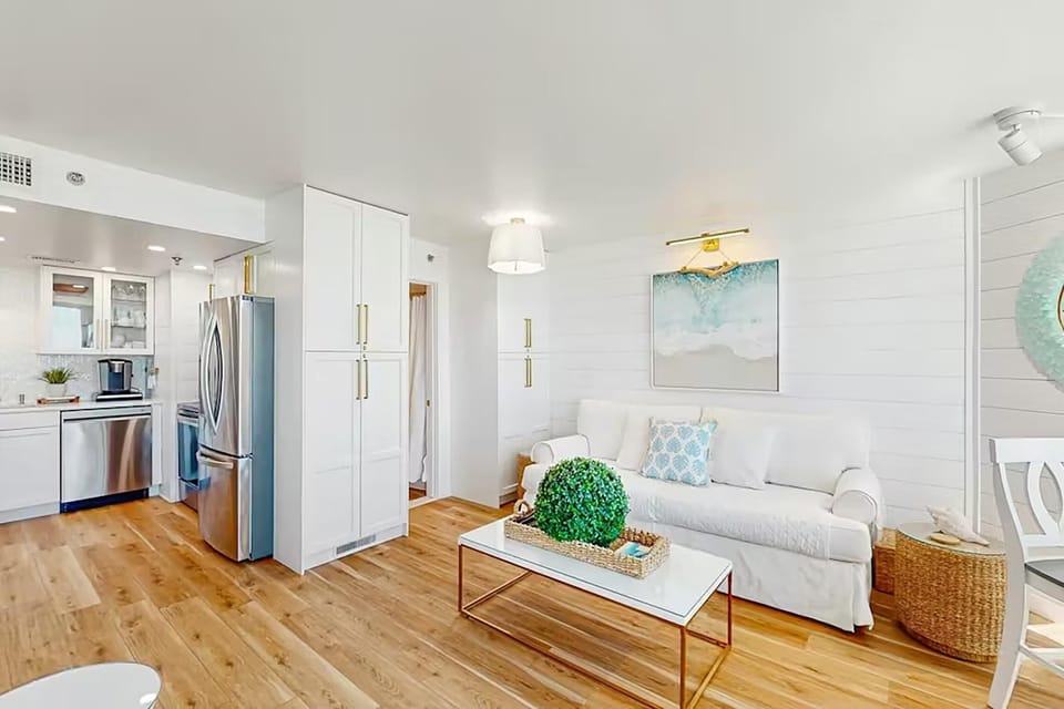 Condo, Multiple Beds (Sunbird 402E- Sandy Feet Retreat) | Living area