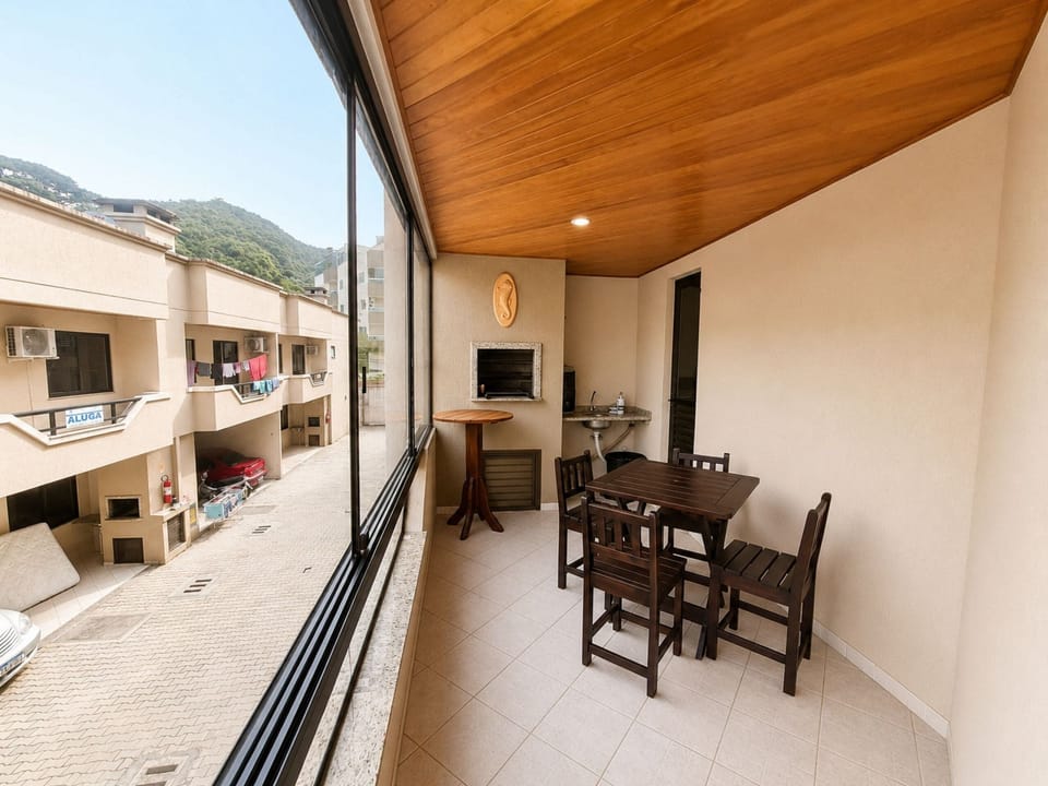 Apartment | Outdoor dining