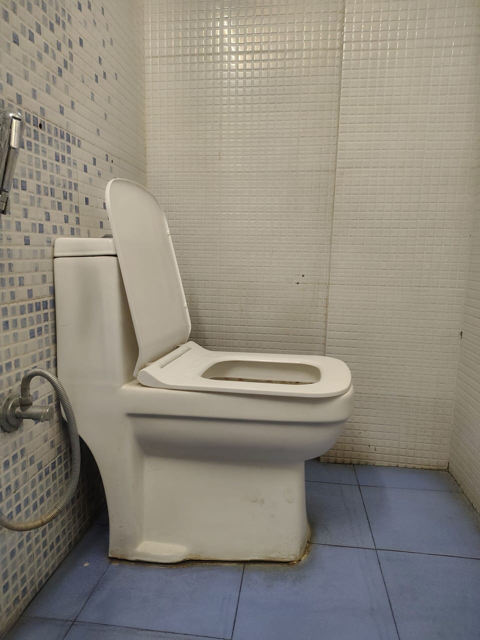 Standard Room | Bathroom | Shower, towels, soap, shampoo