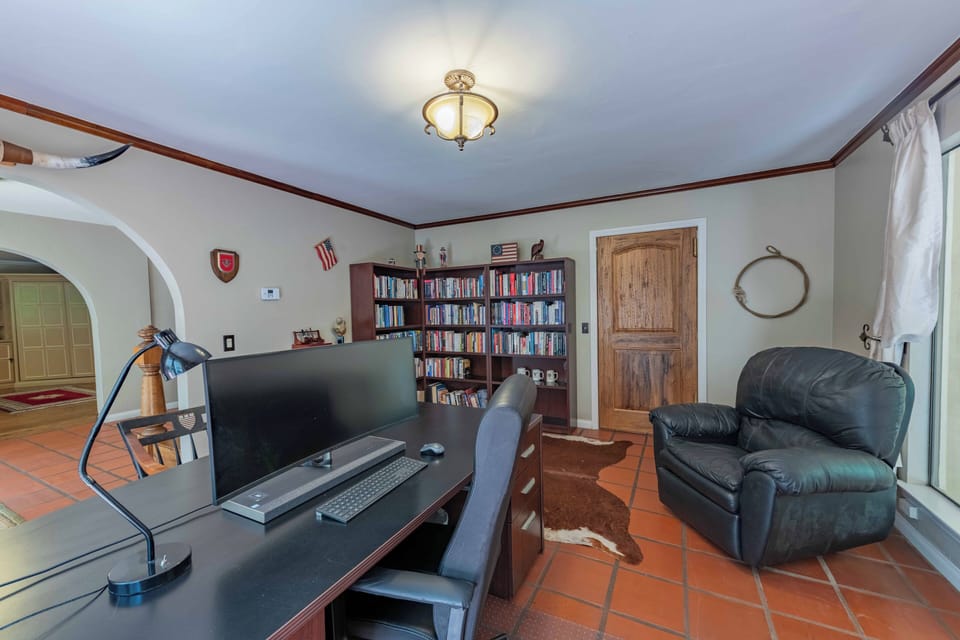 House, Multiple Beds, Pool Access, Pool View (San Antonio Estate) | Interior