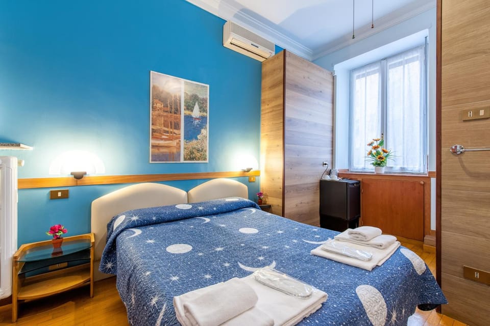 Premium bedding, in-room safe, desk, WiFi (free)