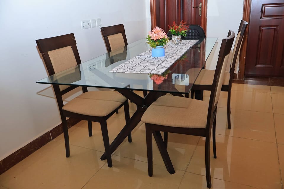 Apartment, 2 Bedrooms | Dining