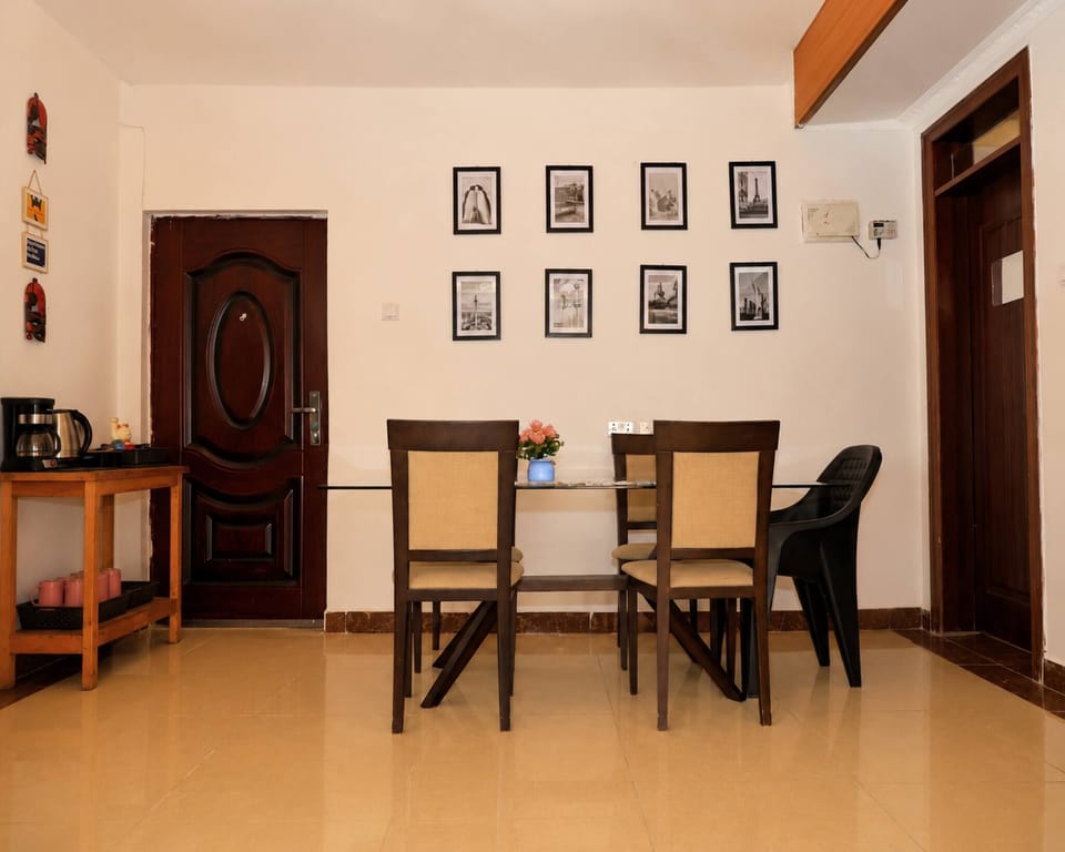 Apartment, 2 Bedrooms | Dining room