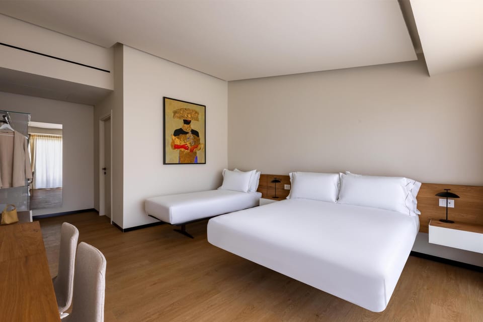 Junior Suite, 1 Queen Bed, Non Smoking (with Single Sofabed) | WiFi (free)