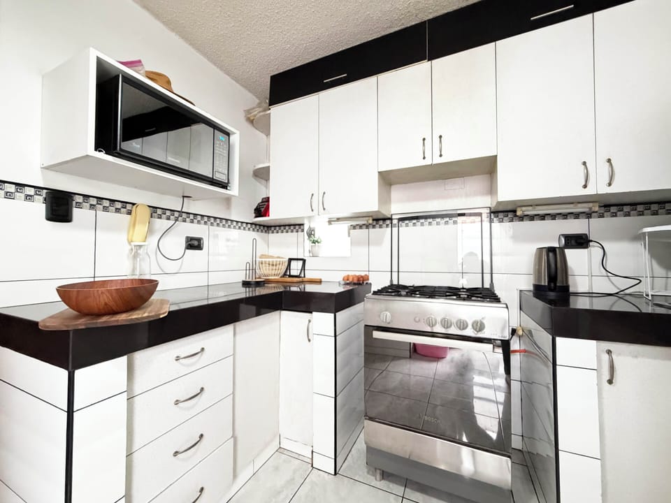 Microwave, oven, stovetop, cookware/dishes/utensils