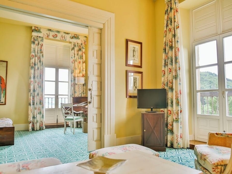 Junior Suite | In-room safe, desk, blackout drapes, soundproofing