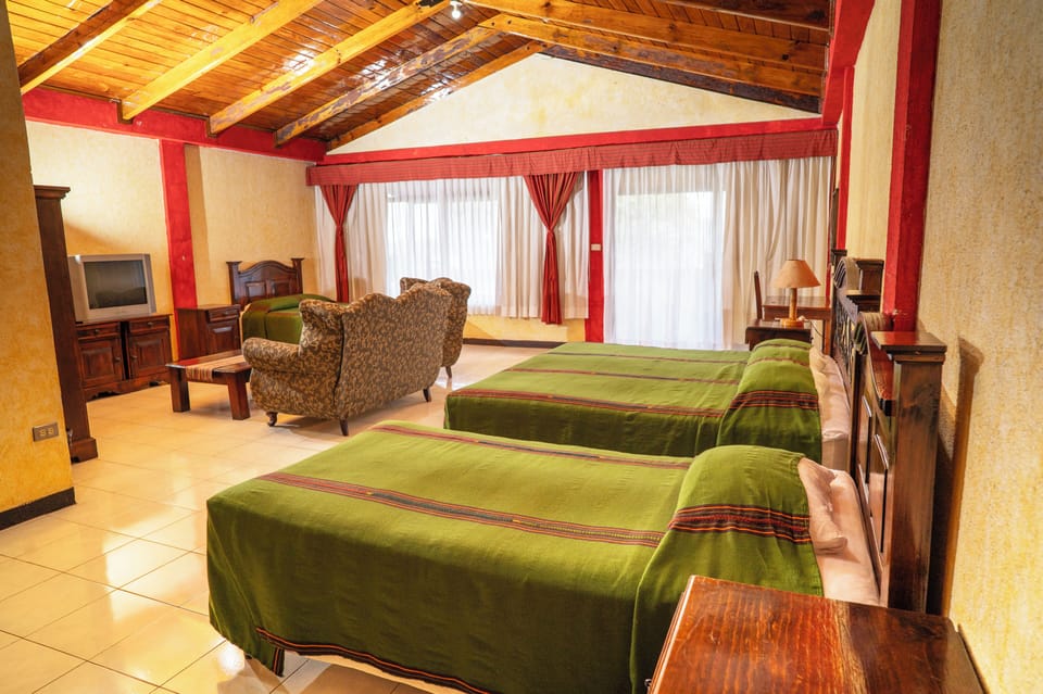 Family Room | Desk, WiFi (free), bed sheets