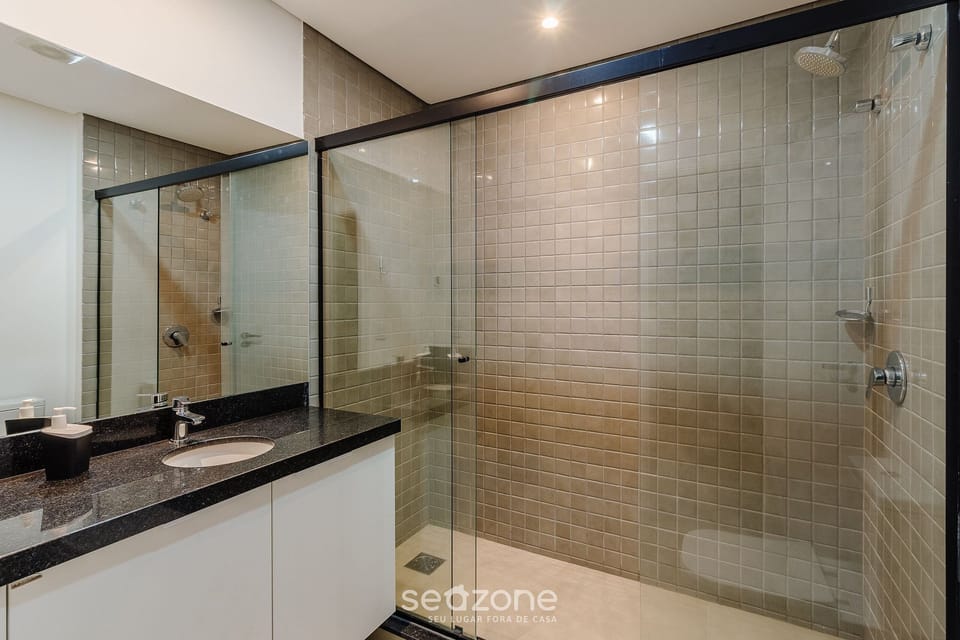 Basic Studio | Bathroom | Shower
