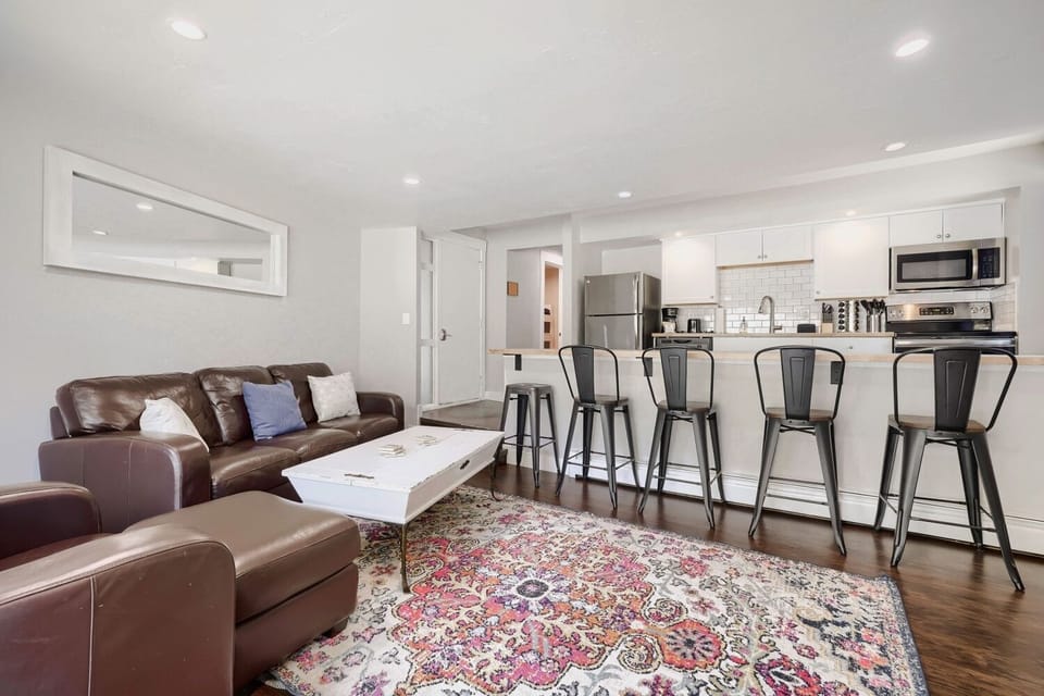Condo, 2 Bedrooms | Living area