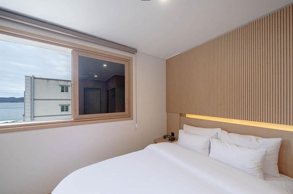 Premium Relax Ocean View, Non-smoking | Premium bedding, desk, WiFi (free), bed sheets