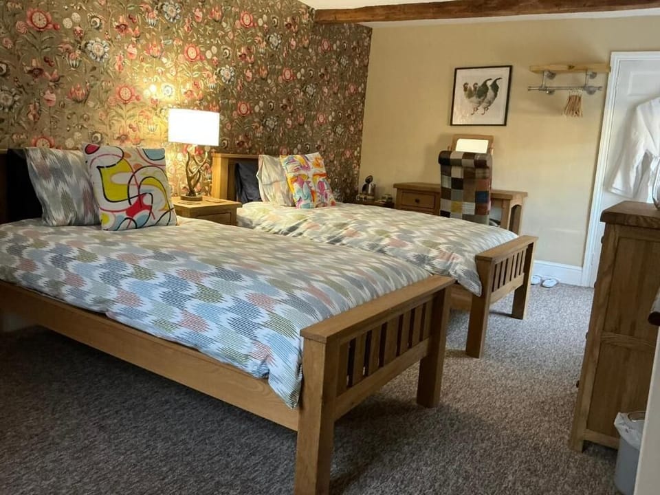 Deluxe Twin Room, Garden View | Blackout drapes, soundproofing, iron/ironing board (on request)
