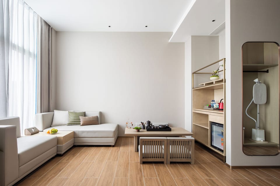 Executive Suite, Partial Ocean View | Living area
