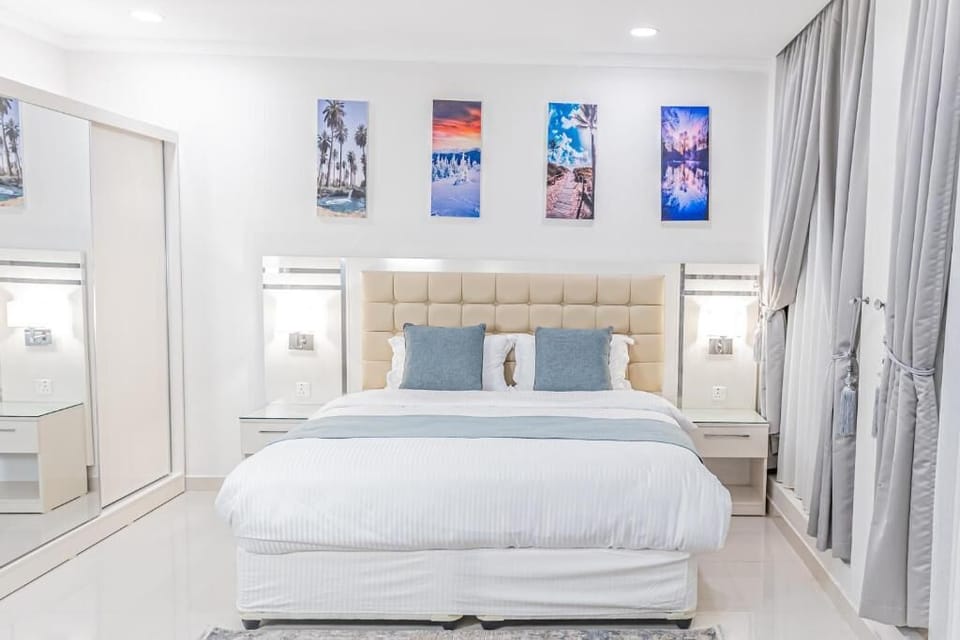 Deluxe Apartment | Iron/ironing board