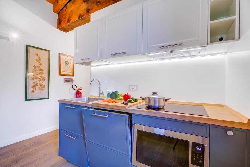 Standard Apartment, 2 Bedrooms, 2 Bathrooms (Paul | Spacious Central Apart &) | Private kitchen