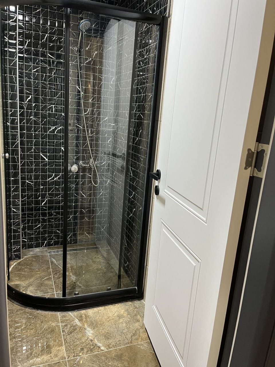 Economy Double Room | Bathroom | Shower, free toiletries, hair dryer, towels