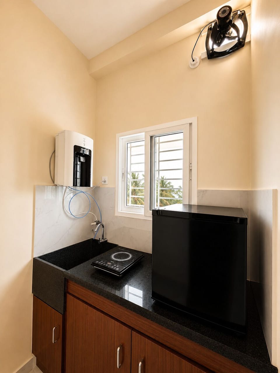 Deluxe Apartment, Hill View | Private kitchen
