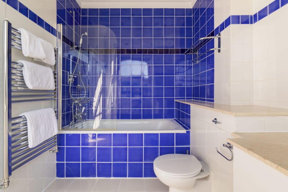 The Steele Blue House Apartment in London Borough of Camden