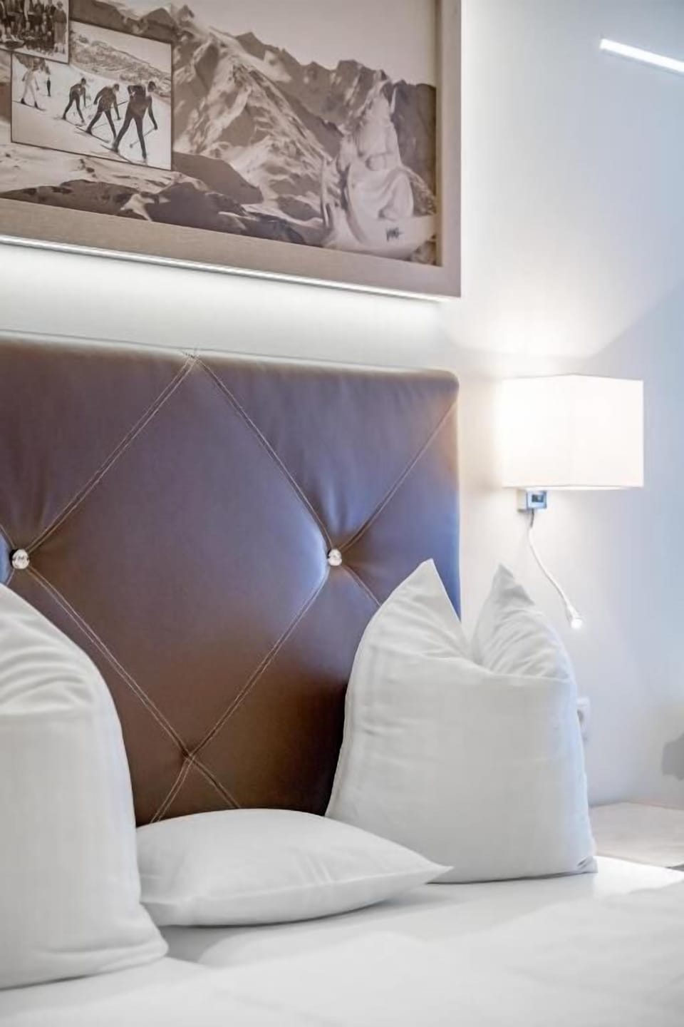 Comfort Double Room, Mountain View | In-room safe, blackout drapes, WiFi (free), bed sheets