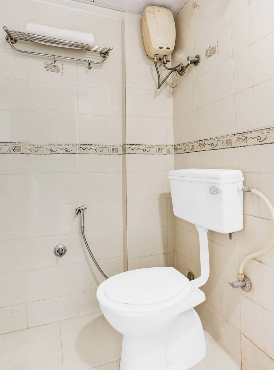 Deluxe Room | Bathroom | Shower, free toiletries, towels