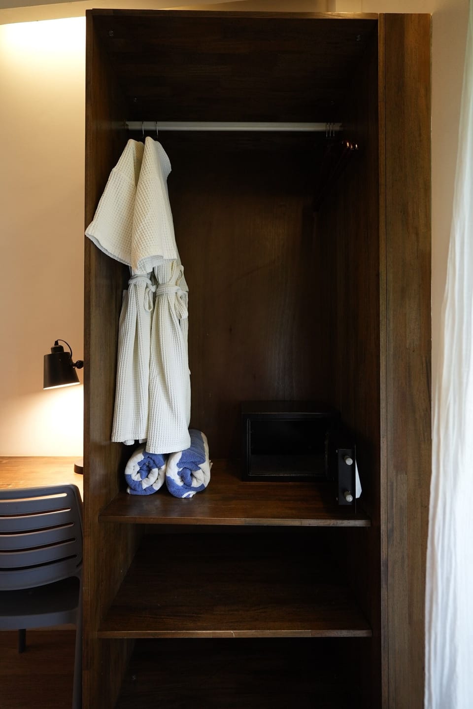 Deluxe Double Room, Pool View | Interior