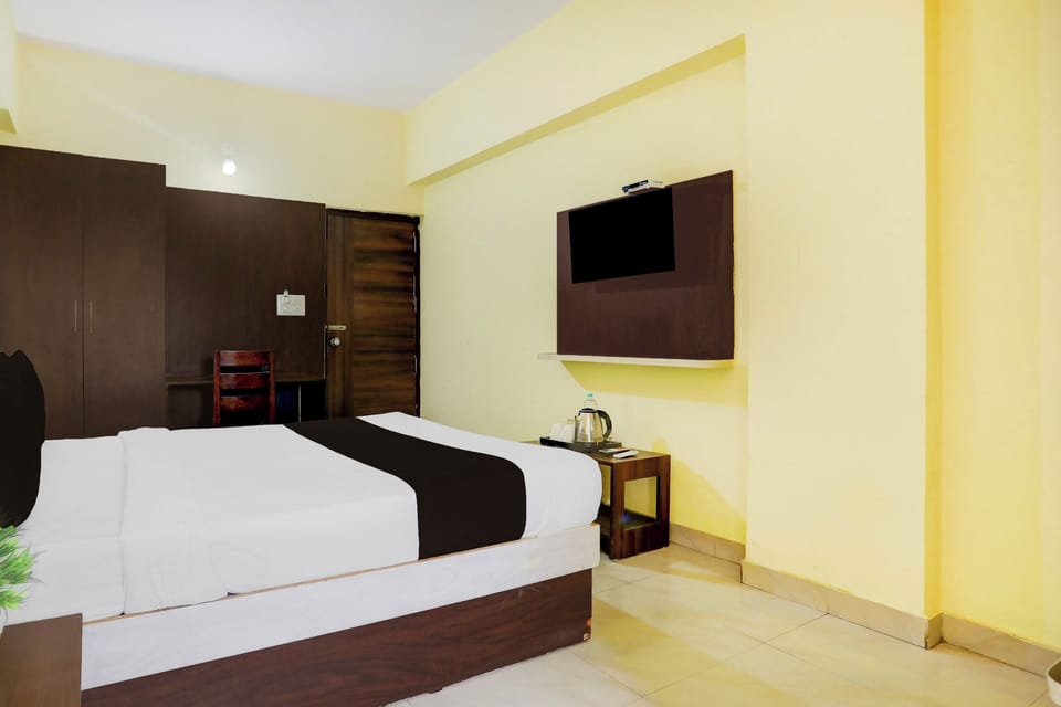 Desk, WiFi (free), bed sheets